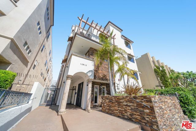10913 Whipple Street 205, Toluca Lake (los Angeles), CA 91602