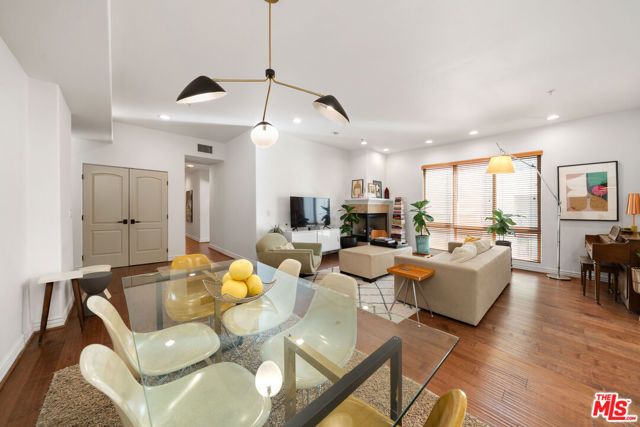 10913 Whipple Street 205, Toluca Lake (los Angeles), CA 91602