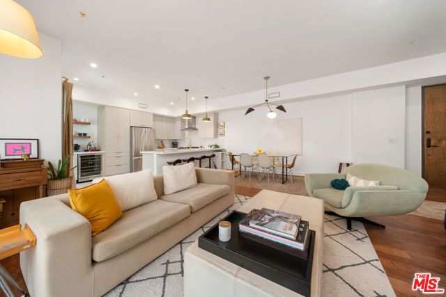 10913 Whipple Street 205, Toluca Lake (los Angeles), CA 91602