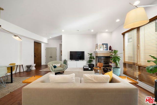 10913 Whipple Street 205, Toluca Lake (los Angeles), CA 91602