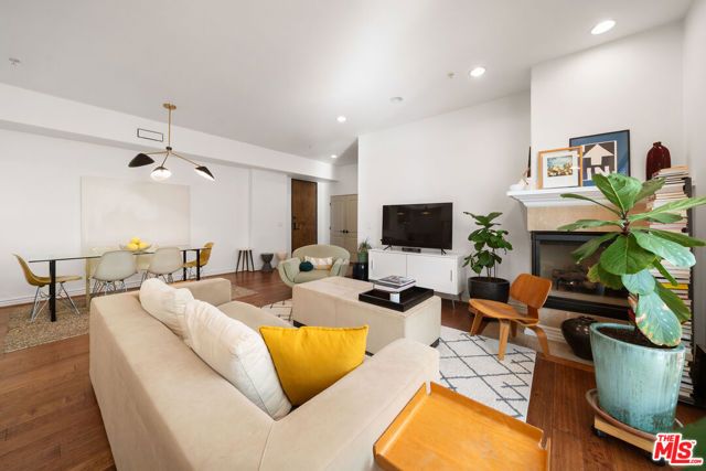 10913 Whipple Street 205, Toluca Lake (los Angeles), CA 91602