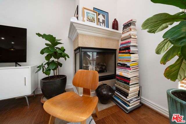 10913 Whipple Street 205, Toluca Lake (los Angeles), CA 91602