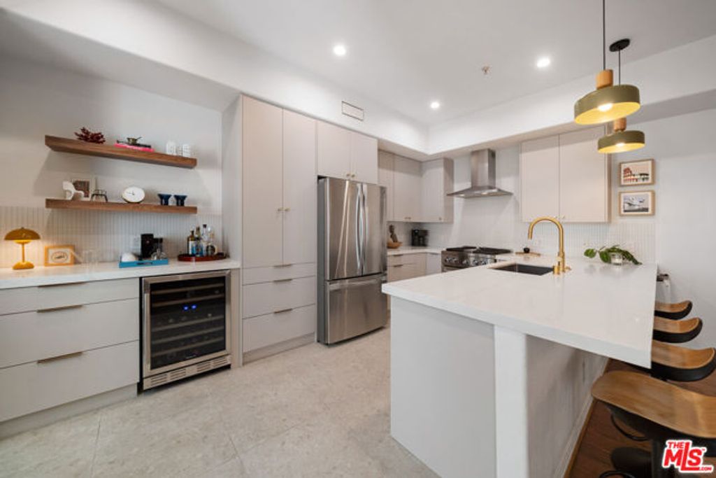 10913 Whipple Street 205, Toluca Lake (los Angeles), CA 91602