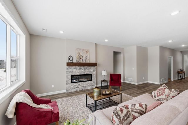 1423 Victory Lane NE, Isanti, MN 55040