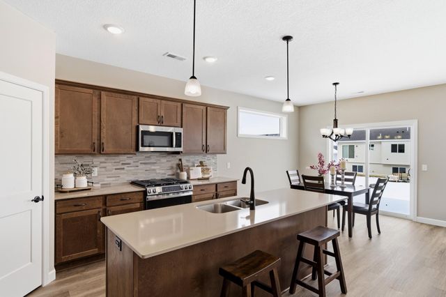 1423 Victory Lane NE, Isanti, MN 55040