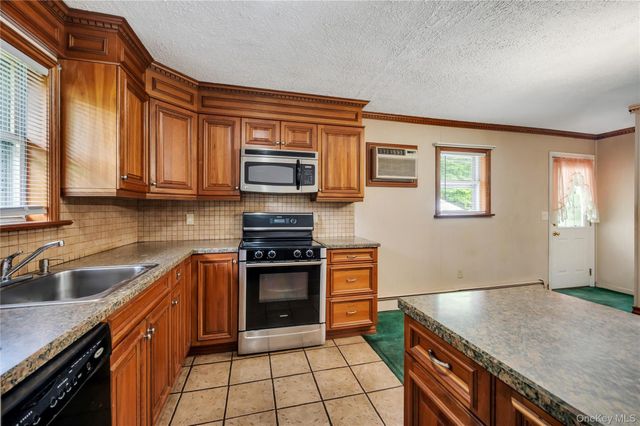 88 Pinewood Drive, Shirley, NY 11967