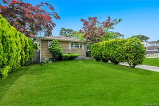 88 Pinewood Drive, Shirley, NY 11967