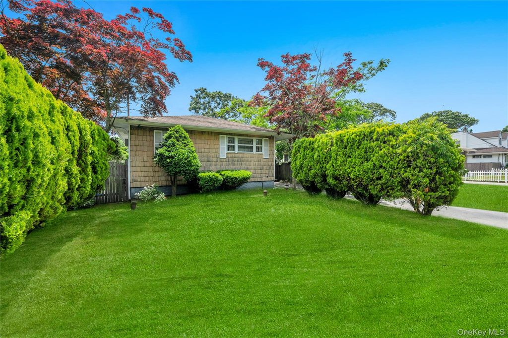 88 Pinewood Drive, Shirley, NY 11967