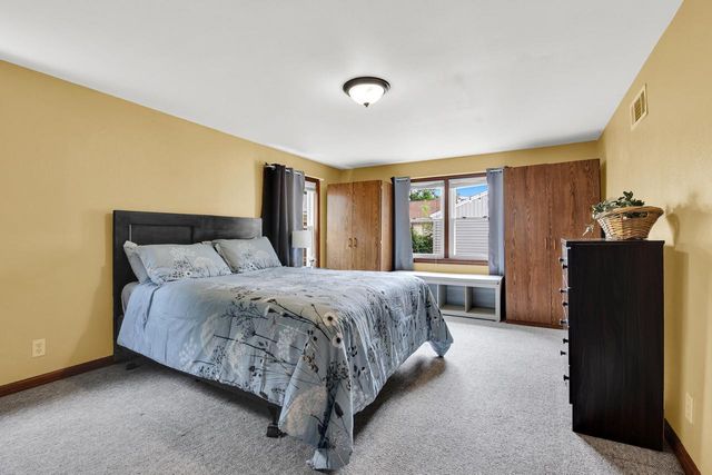 802 S 90th STREET, West Allis, WI 53214