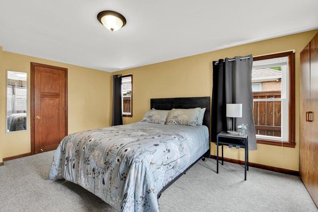 802 S 90th STREET, West Allis, WI 53214
