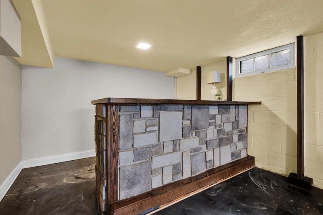 802 S 90th STREET, West Allis, WI 53214