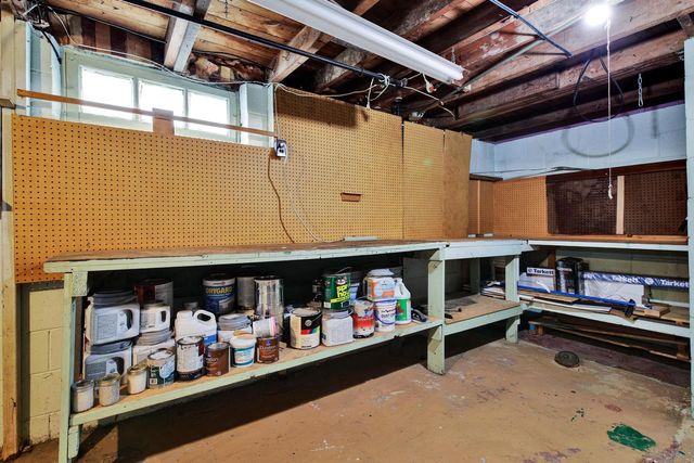 802 S 90th STREET, West Allis, WI 53214