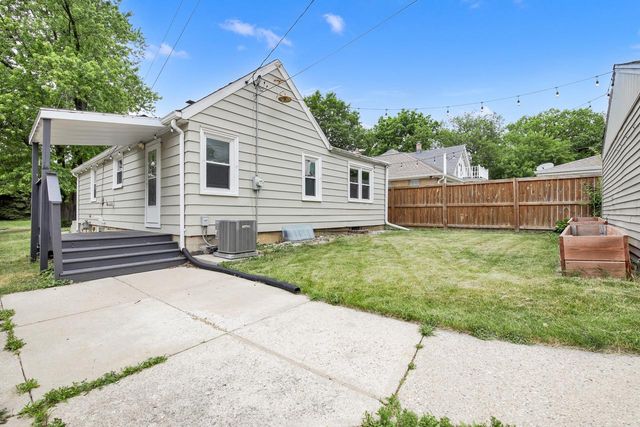 802 S 90th STREET, West Allis, WI 53214