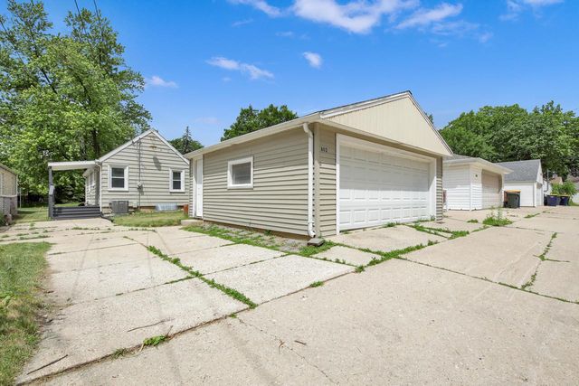 802 S 90th STREET, West Allis, WI 53214