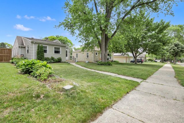 802 S 90th STREET, West Allis, WI 53214