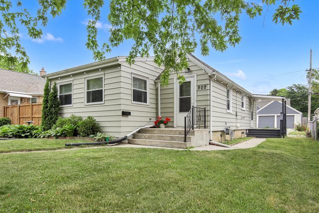 802 S 90th STREET, West Allis, WI 53214