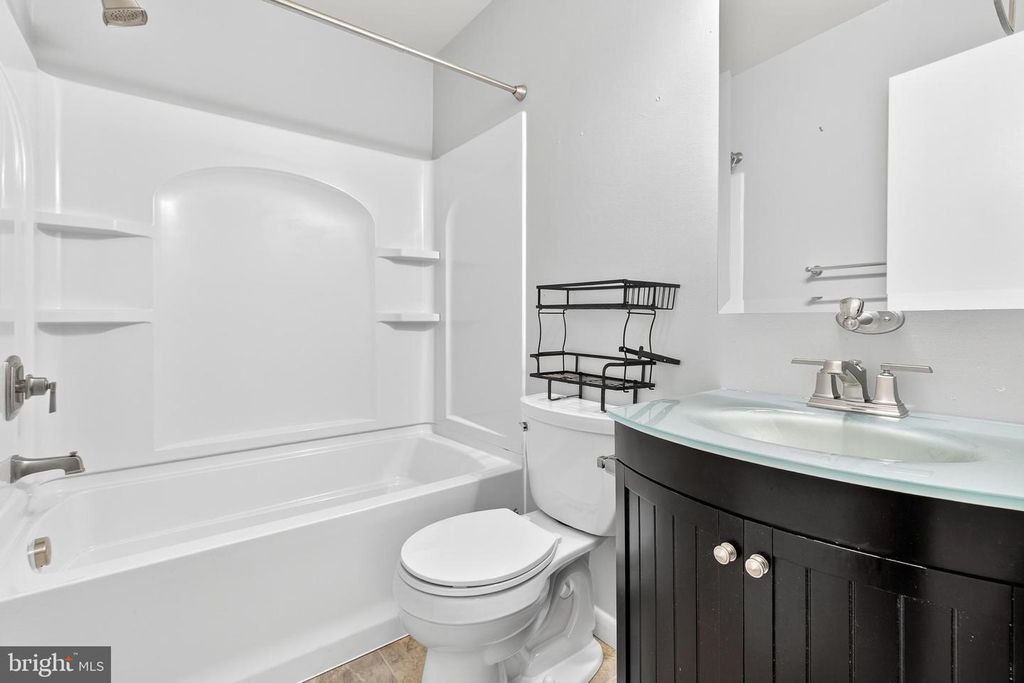 16 WILLIAMSTOWN CIR, York, PA 17404