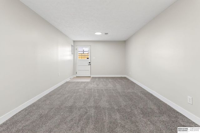 5610 Seward Street, Omaha, NE 68104