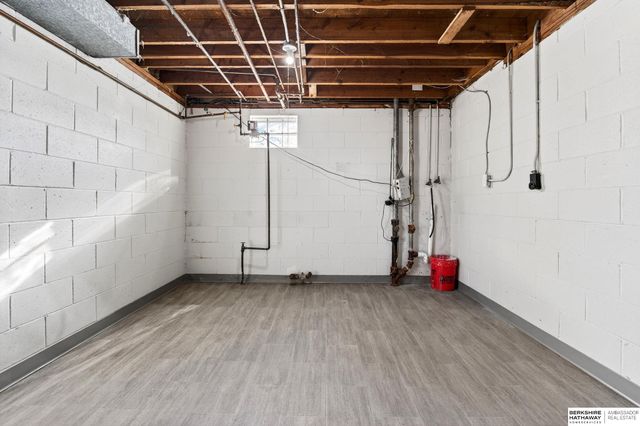 5610 Seward Street, Omaha, NE 68104