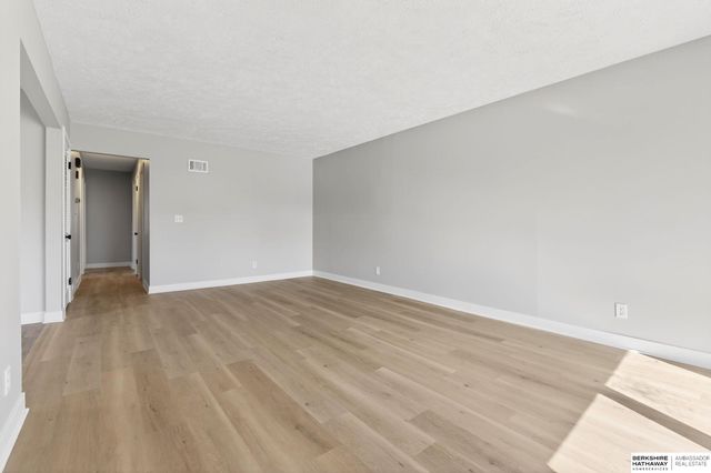 5610 Seward Street, Omaha, NE 68104