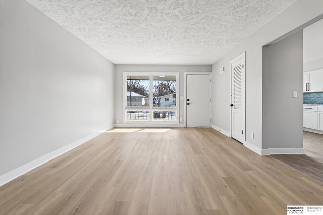 5610 Seward Street, Omaha, NE 68104