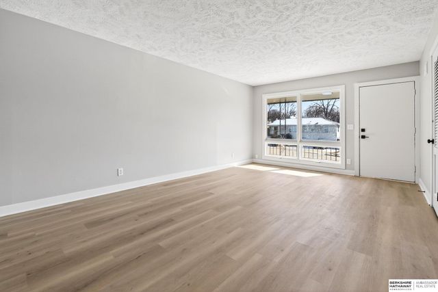 5610 Seward Street, Omaha, NE 68104