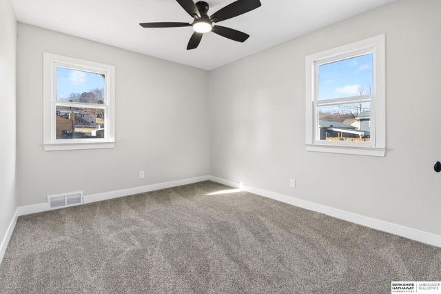 5610 Seward Street, Omaha, NE 68104