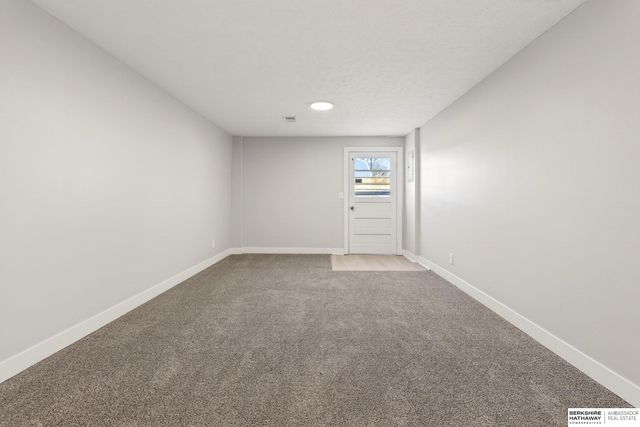 5610 Seward Street, Omaha, NE 68104