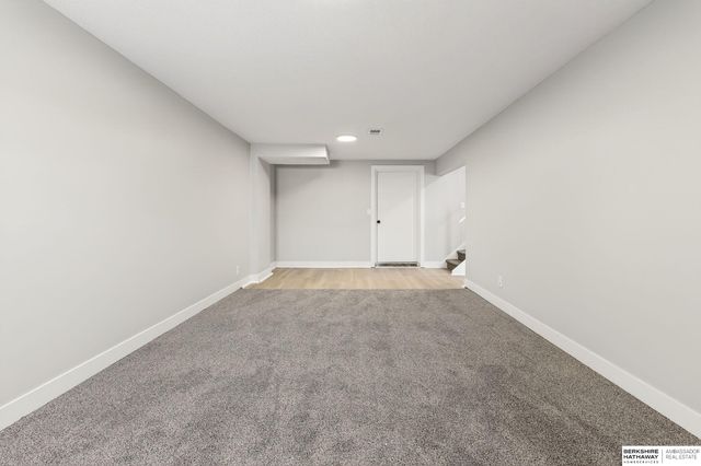 5610 Seward Street, Omaha, NE 68104