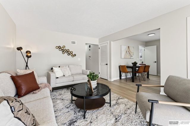 5610 Seward Street, Omaha, NE 68104