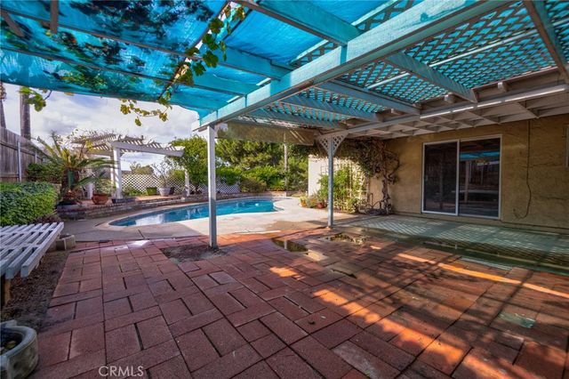 586 Tam O Shanter, San Marcos, CA 92069