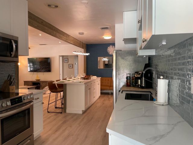 220 N 9th Ave Avenue N, Lake Worth Beach, FL 33460