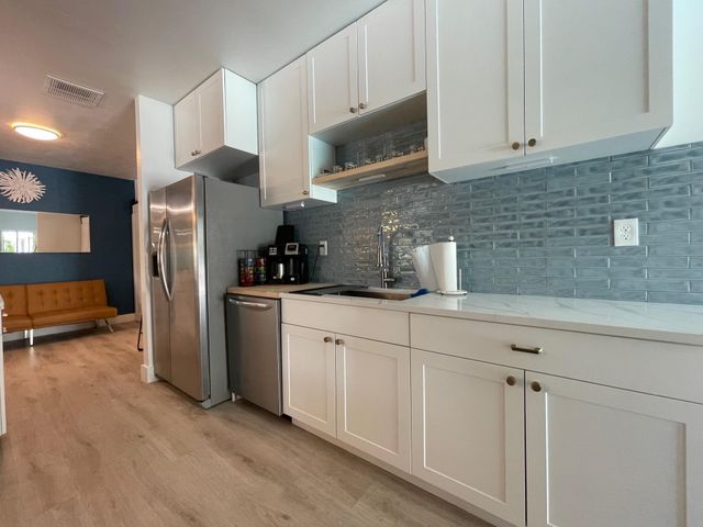 220 N 9th Ave Avenue N, Lake Worth Beach, FL 33460