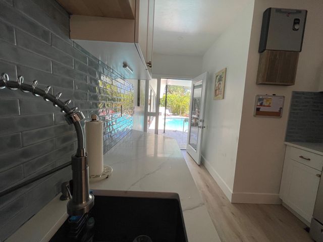 220 N 9th Ave Avenue N, Lake Worth Beach, FL 33460