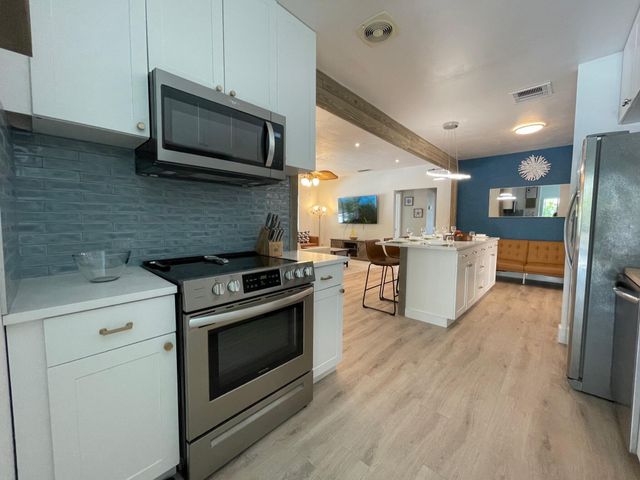 220 N 9th Ave Avenue N, Lake Worth Beach, FL 33460