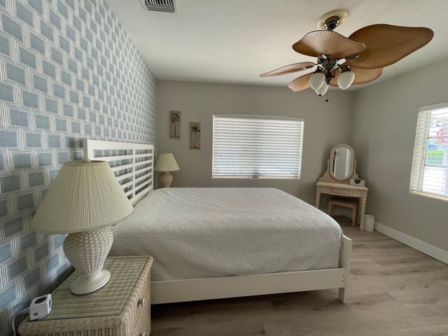 220 N 9th Ave Avenue N, Lake Worth Beach, FL 33460