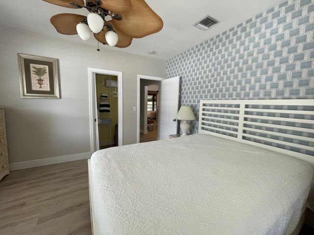 220 N 9th Ave Avenue N, Lake Worth Beach, FL 33460