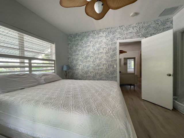 220 N 9th Ave Avenue N, Lake Worth Beach, FL 33460