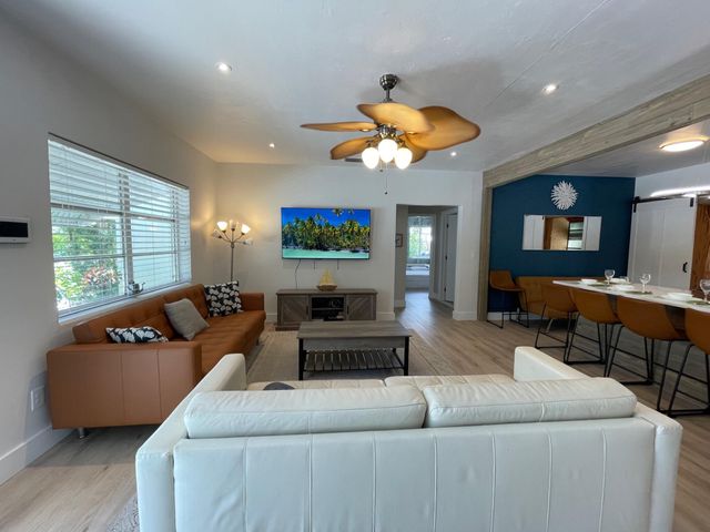 220 N 9th Ave Avenue N, Lake Worth Beach, FL 33460