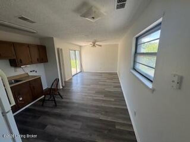 121 W Blue Jay Rd, Louisville, KY 40229