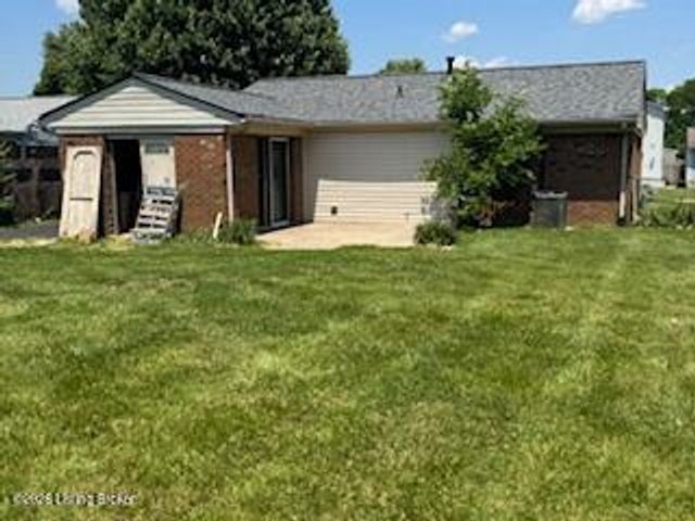 121 W Blue Jay Rd, Louisville, KY 40229