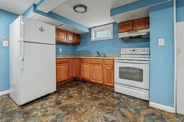 206 Hunnewell Avenue, Elmont, NY 11003
