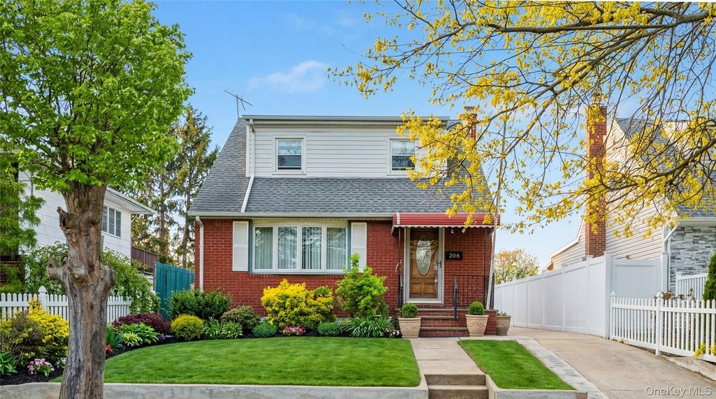 206 Hunnewell Avenue, Elmont, NY 11003