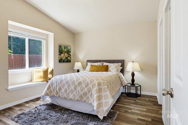 8243 W Pamela St, Garden City, ID 83714