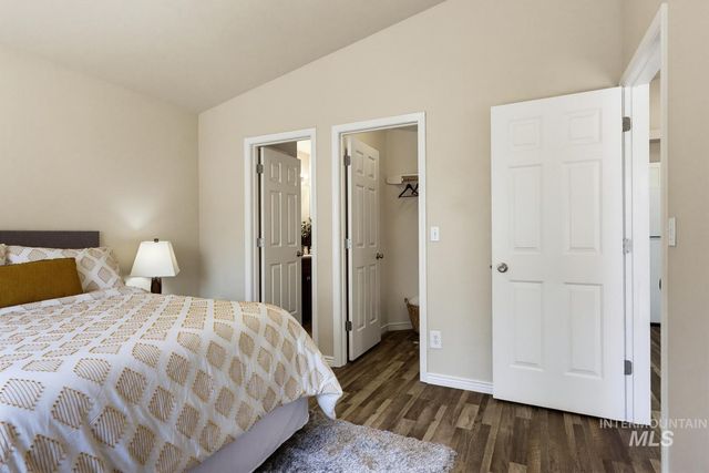 8243 W Pamela St, Garden City, ID 83714