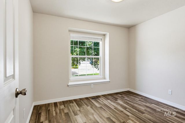 8243 W Pamela St, Garden City, ID 83714