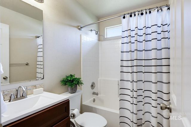 8243 W Pamela St, Garden City, ID 83714