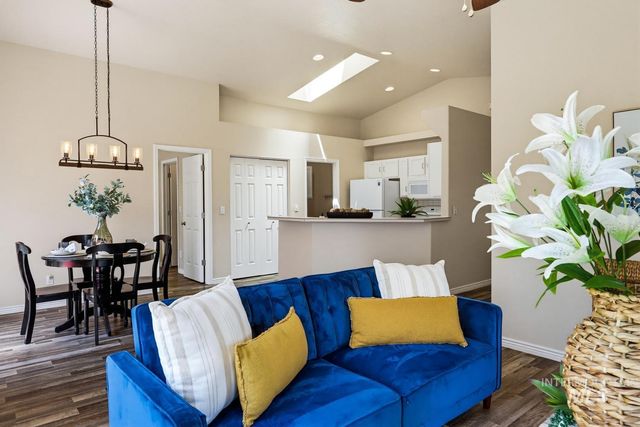 8243 W Pamela St, Garden City, ID 83714