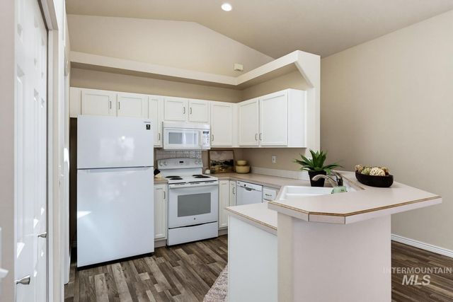 8243 W Pamela St, Garden City, ID 83714