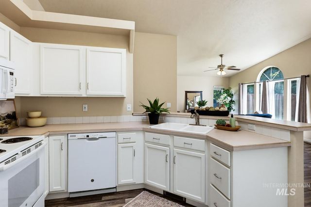 8243 W Pamela St, Garden City, ID 83714